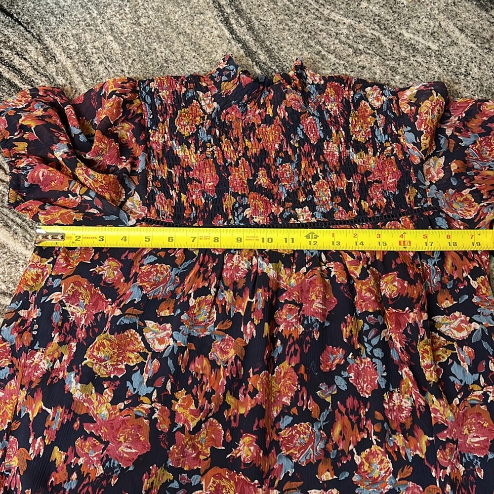 THML Navy Floral Top Size Small - Picture 8 of 9